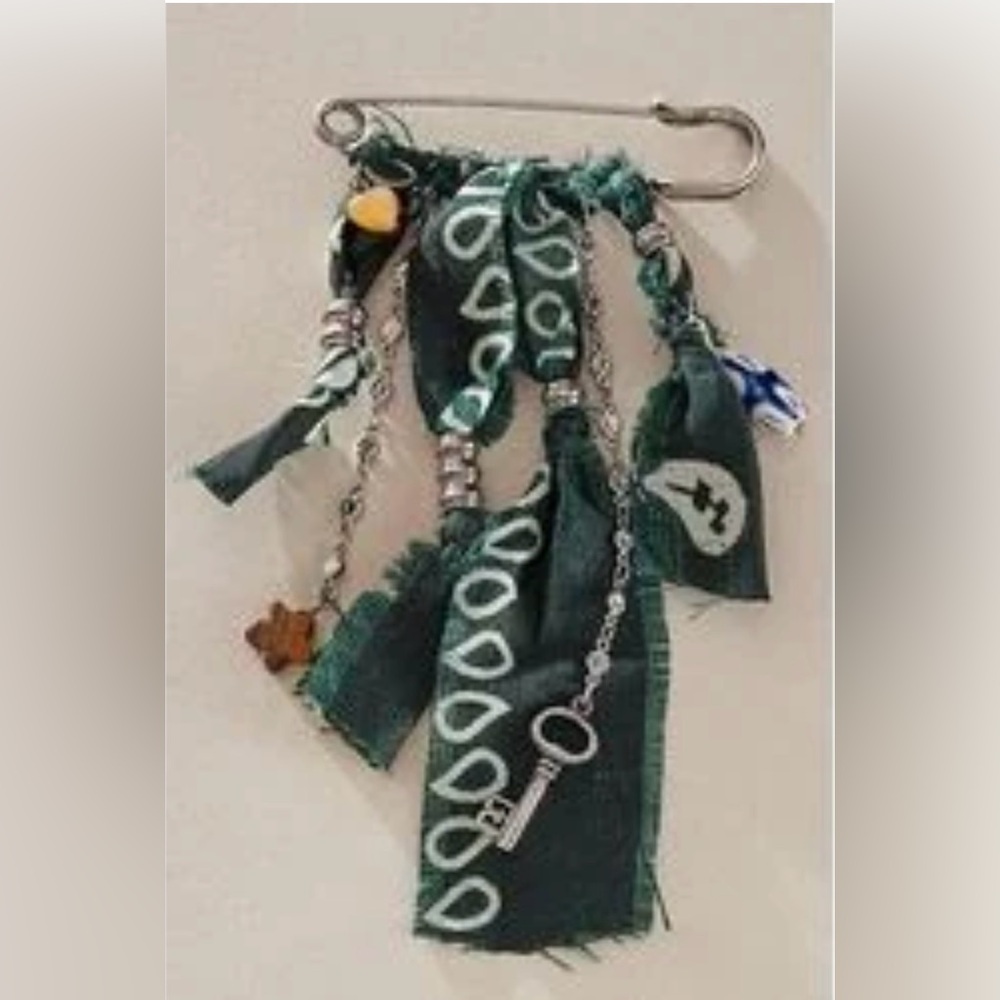 NWT Free People Treasure Me Brooch in Pine